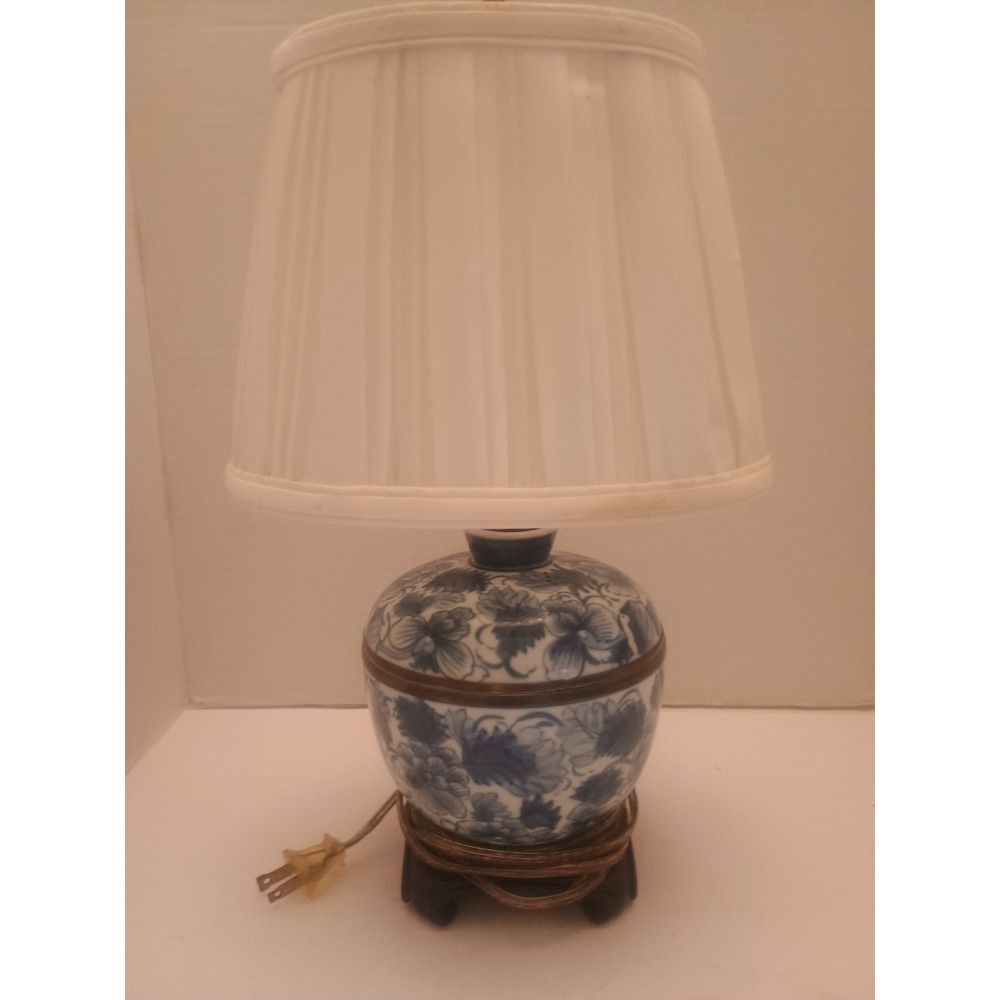 Vintage Blue/White Floral Ceramic/Brass Table Lamp Oval White Shade Socket...
